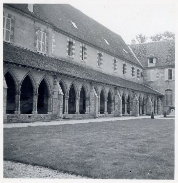 Aile ouest, façade est