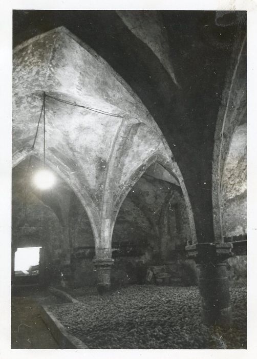 Caves, vue partielle