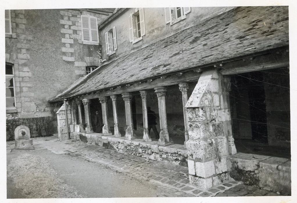 Cloître, galerie est