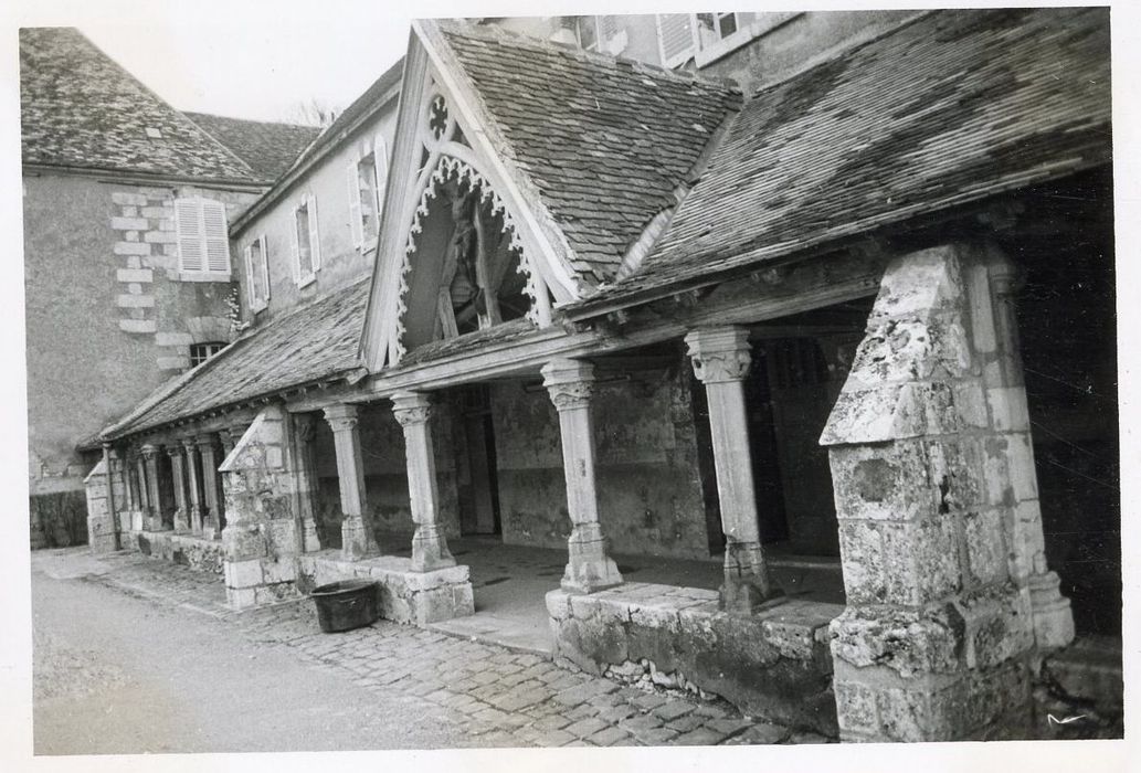 cloître, galerie est