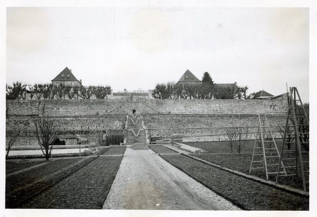Jardin, vue générale des terrasses sud