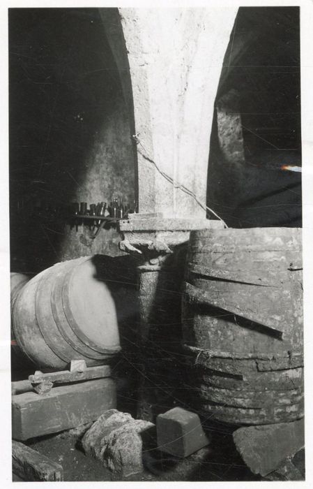 Caves, détail d’une colonne et de son chapiteau