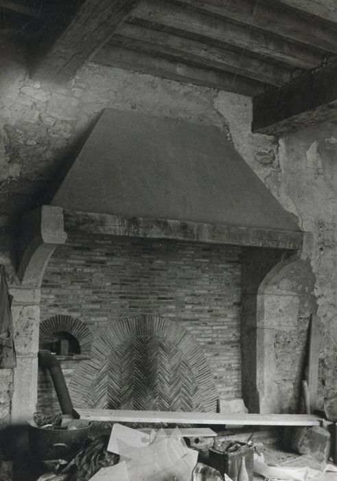 bâtiment nord, cheminée monumentale