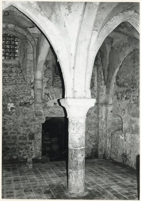 bâtiment sud, vue partielle de la cave