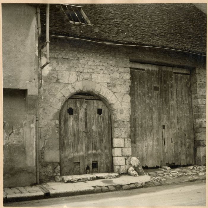 porte d’accès à la cave sur rue