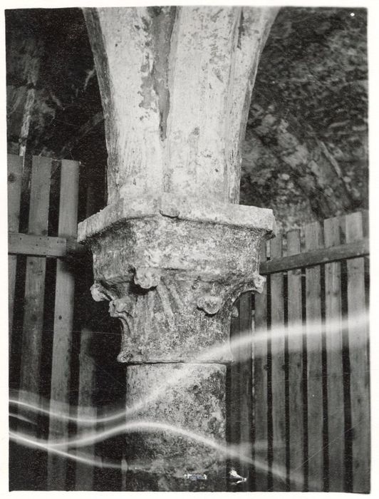 détail d’un chapiteau de la cave