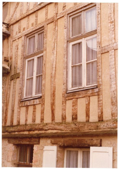 aile en retour, façade sur cour, vue partielle