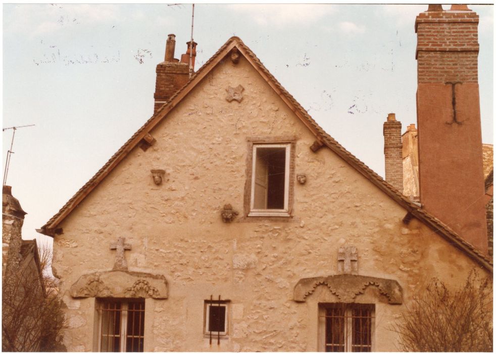 façade sud sur jardin, vue partielle