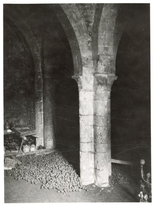 vue partielle de la salle basse