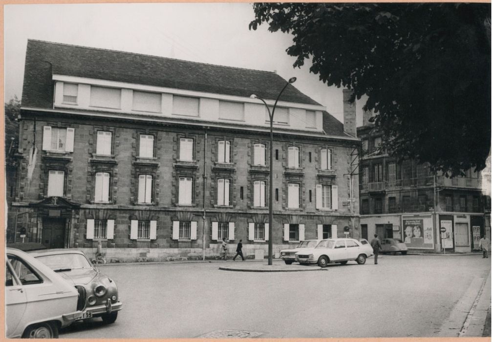 façade ouest sur la rue Paul-Louis Lalande