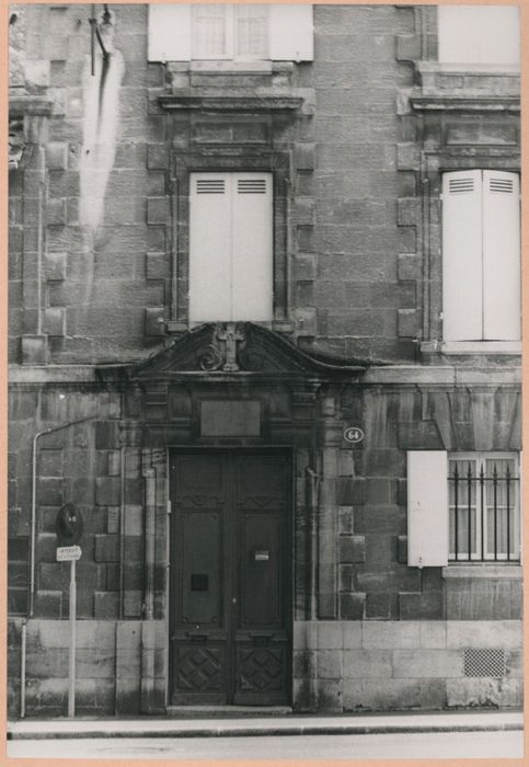 porte d’accès sur la rue Paul-Louis Lalande