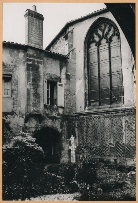 chevet de la chapellle, vue partielle
