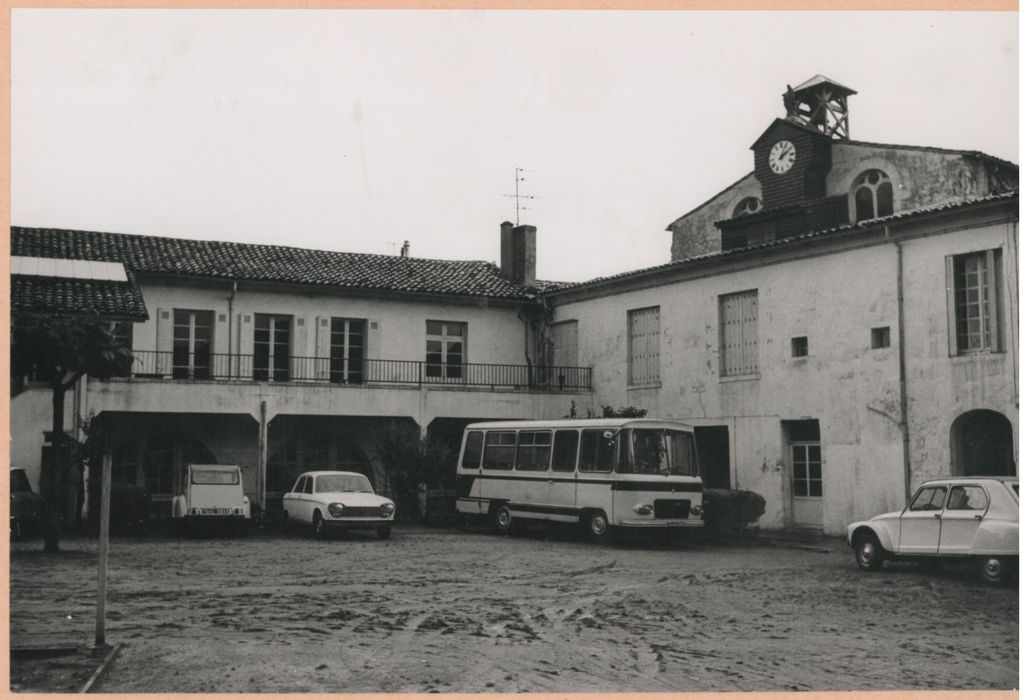 cour ouest, façades sud et ouest