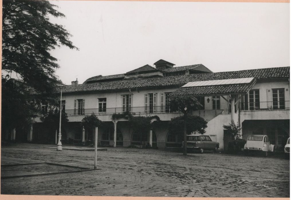 cour ouest, façade ouest