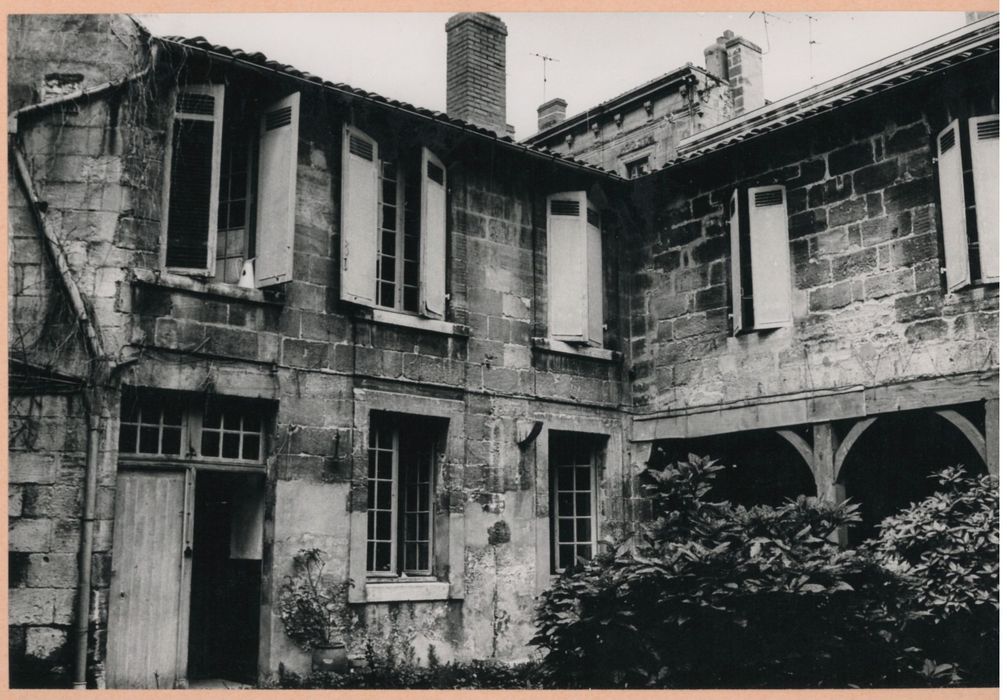 cour nord-est, façades nord et est