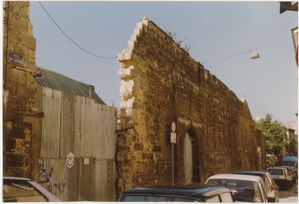 mur d’enceinte sur la rue Lalande