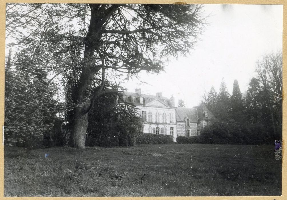 vue partielle du château dans son environnement depuis le Nord