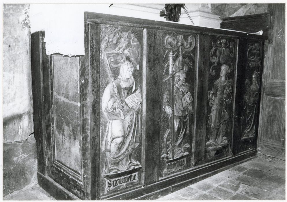 devant d'autel : Sainte Geneviève, sainte Catherine, sainte Madeleine, sainte Barbe