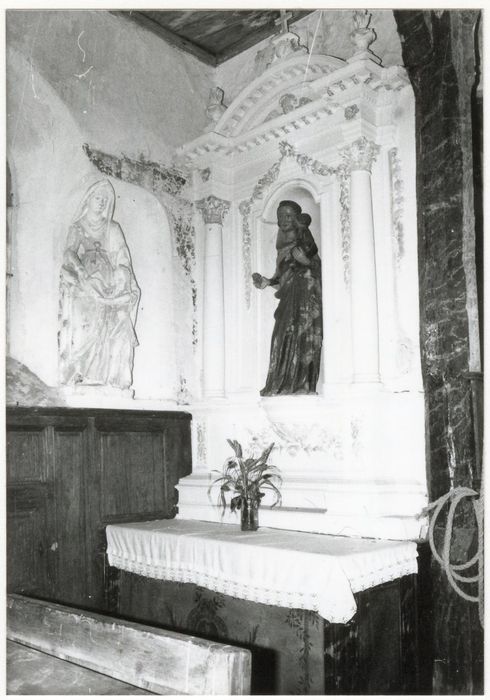 autel latéral nord, statue : Vierge à l’Enfant