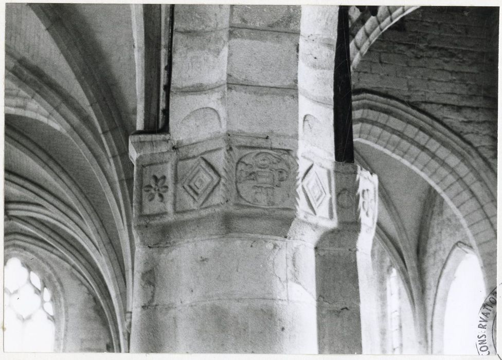 détail des piles entre les deux nefs