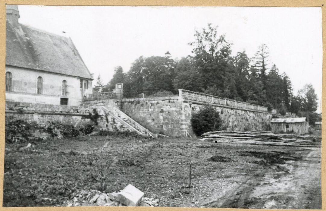 mur de terrassement à l’Est côté Seine