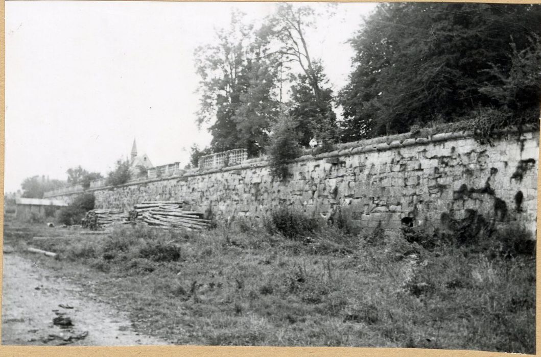 mur de terrassement à l’Est côté Seine