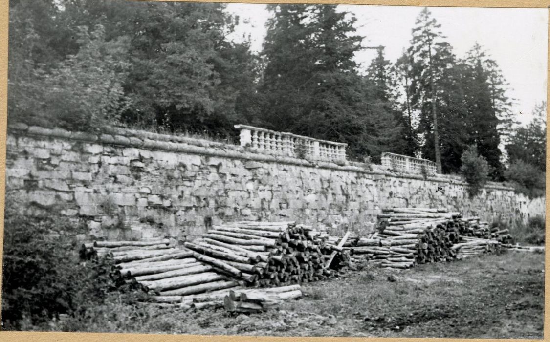 mur de terrassement à l’Est côté Seine