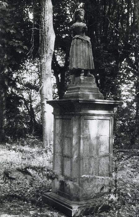 statue du parc : Jeune fille noire