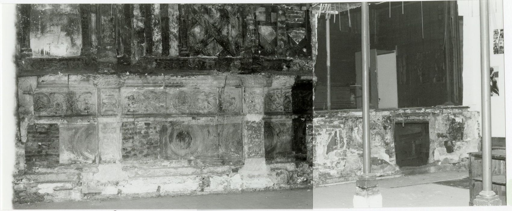 corps de logis, façade est sur cour, détail de la frise sculptée du soubassement