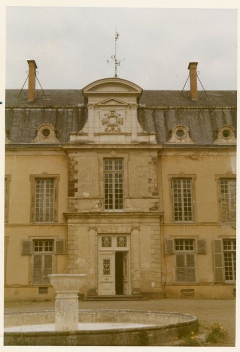 façade ouest sur la cour d’honneur, travée centrale