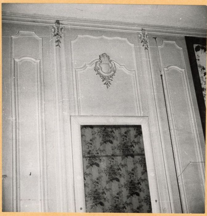 rez-de-chaussée, chambre, vue partielle du décor
