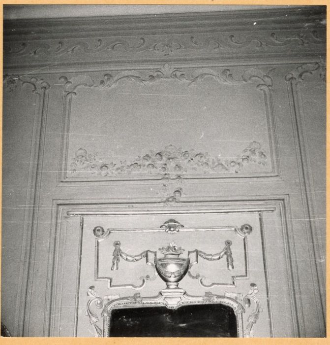 rez-de-chaussée, chambre, vue partielle du décor