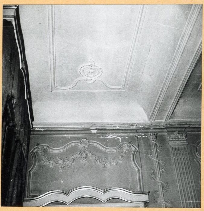 rez-de-chaussée, chambre, vue partielle du décor