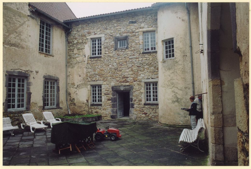cour intérieure, aile est, façade ouest