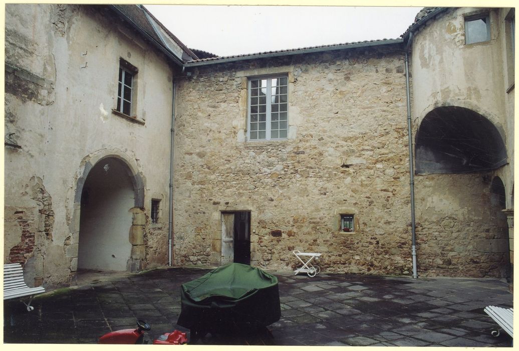 cour intérieure, aile ouest, façade est