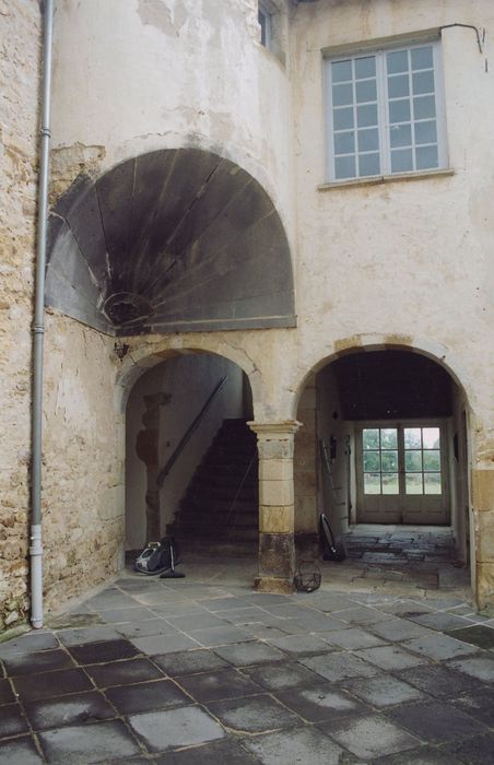 cour intérieure, tourelle d’escalier nord-ouest