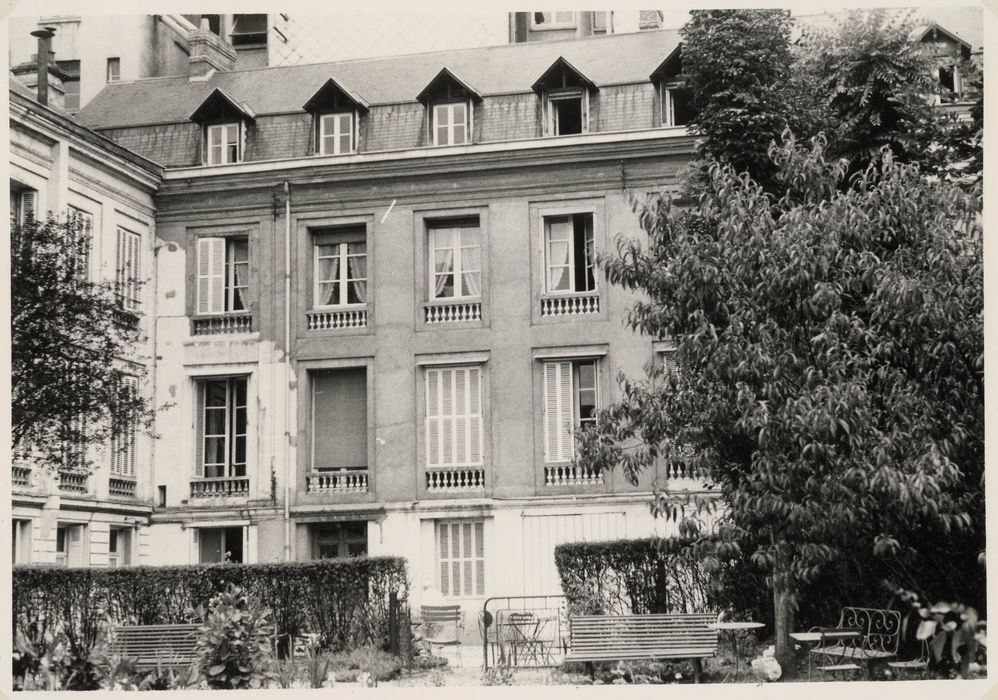 façade nord sur la cour-jardin