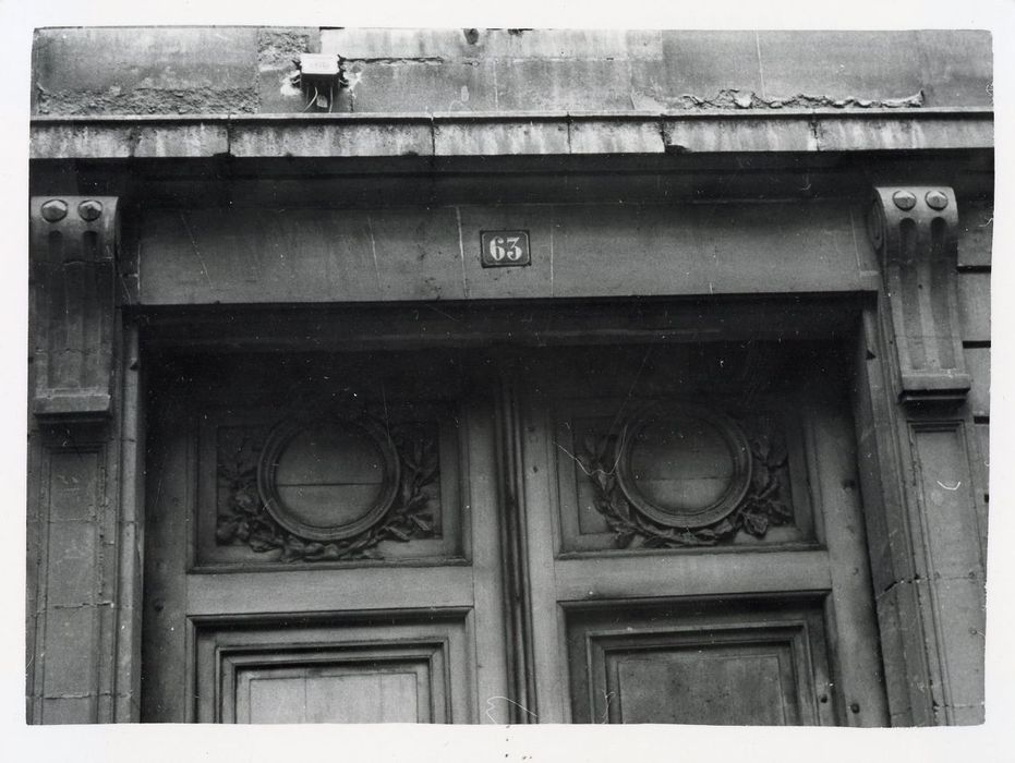 vantaux du portail d’accès sur rue, détail