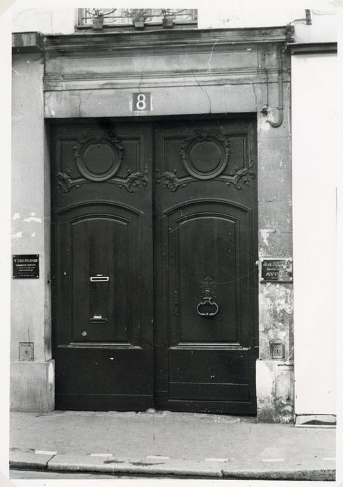 vantaux du portail d’accès sur rue