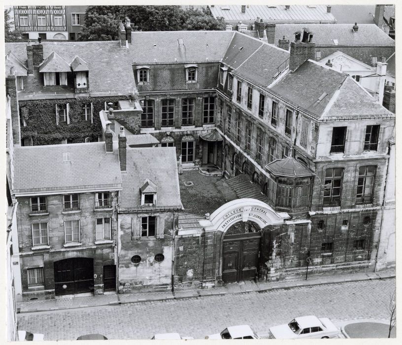 vue générale des façades depuis un immeuble voisin