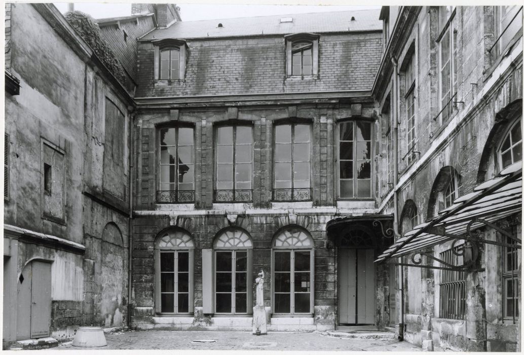 façades sur la cour d’honneur