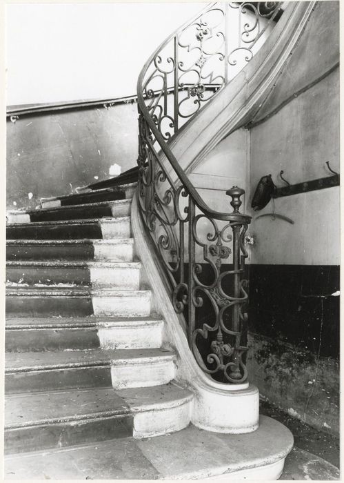 escalier d’honneur, détail du départ de la rampe en fer forgé