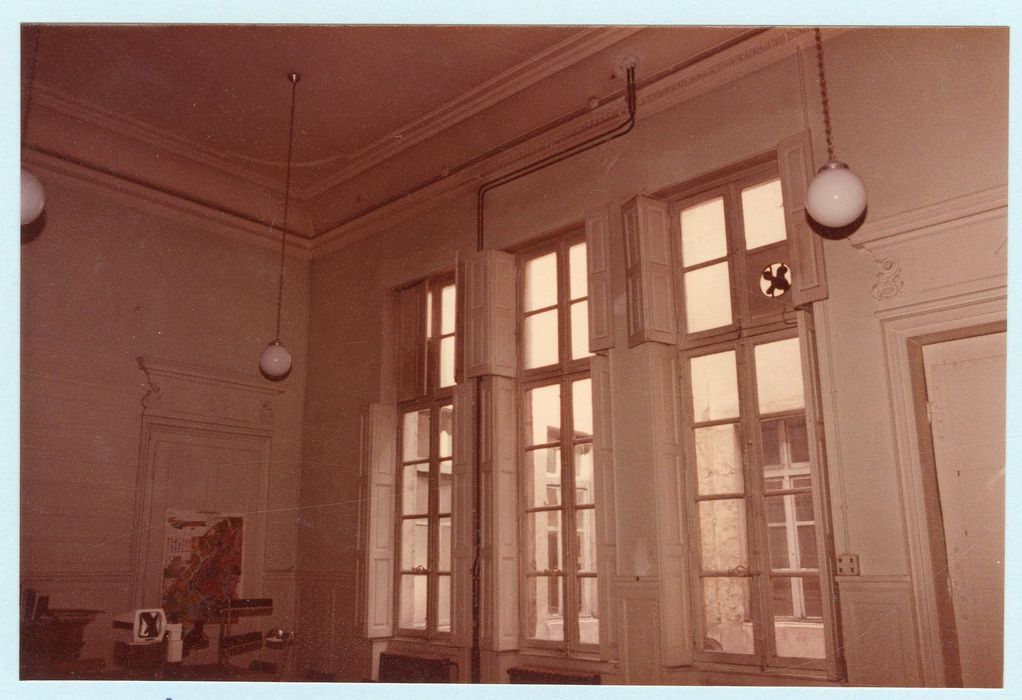 2e étage, pièce non localisée, vue partielle du décor