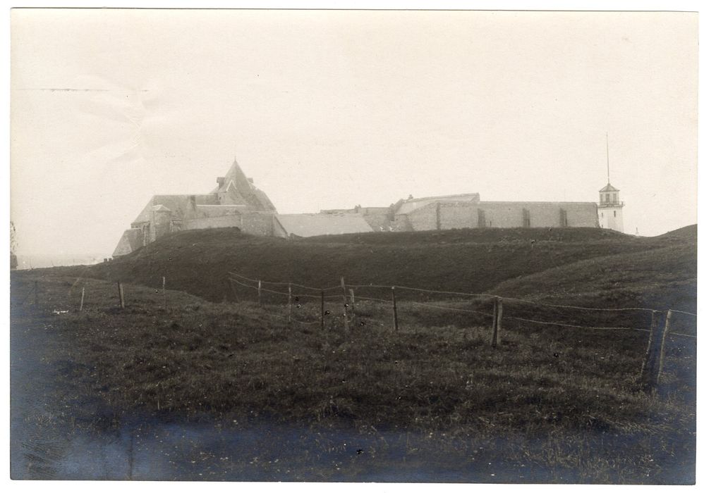vue partielle de la chapelle dans son environnement depuis le Nord-Est