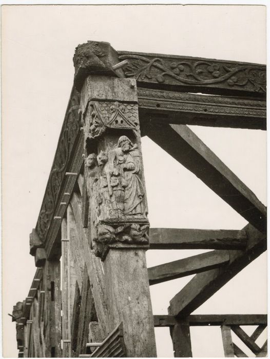 détail du décor d’angle ouest