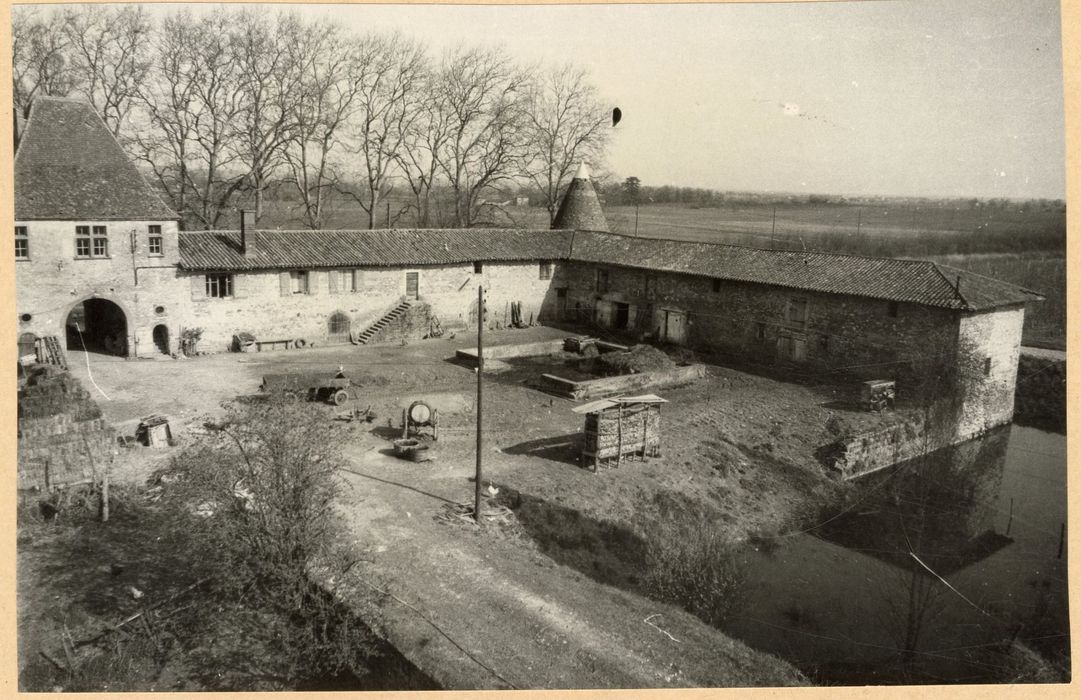 poterne et communs, ensemble nord-ouest