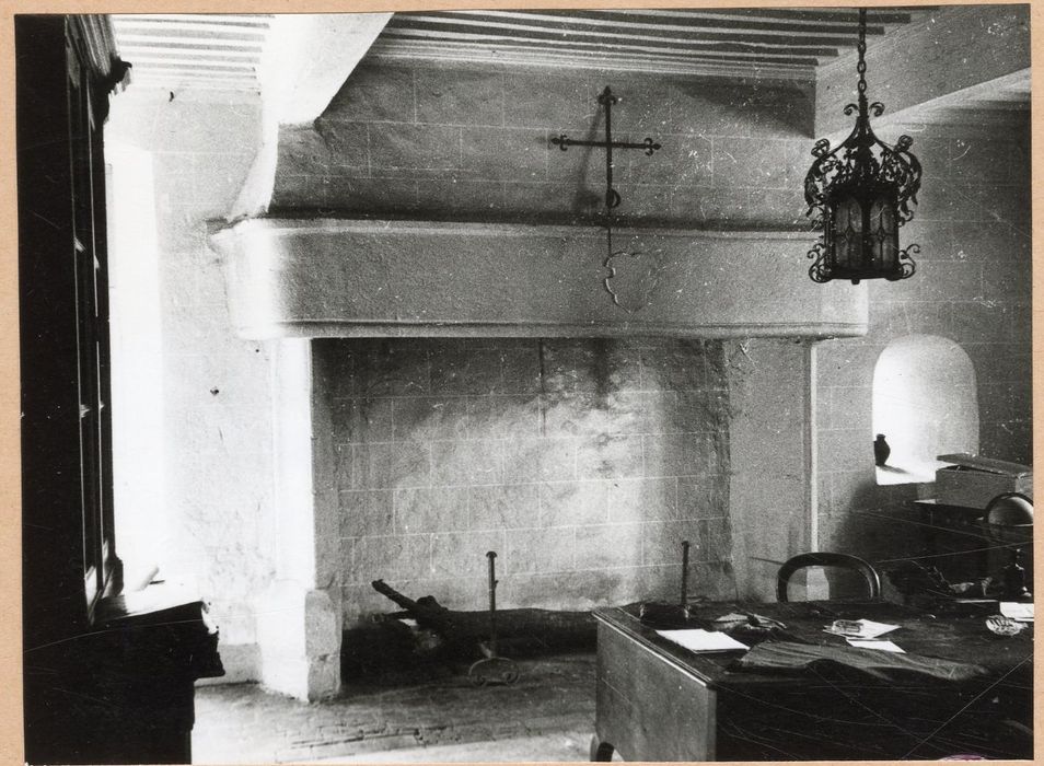 1er étage, grande salle, cheminée