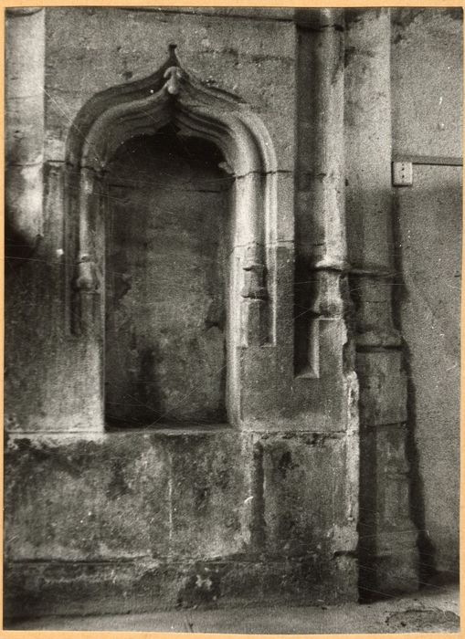 choeur, détail de la piscine