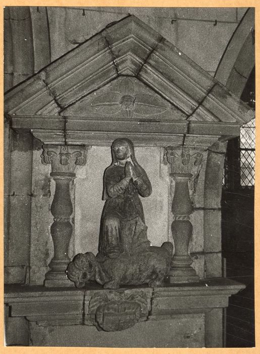 groupe sculpté : Sainte Marthe et la Tarasque