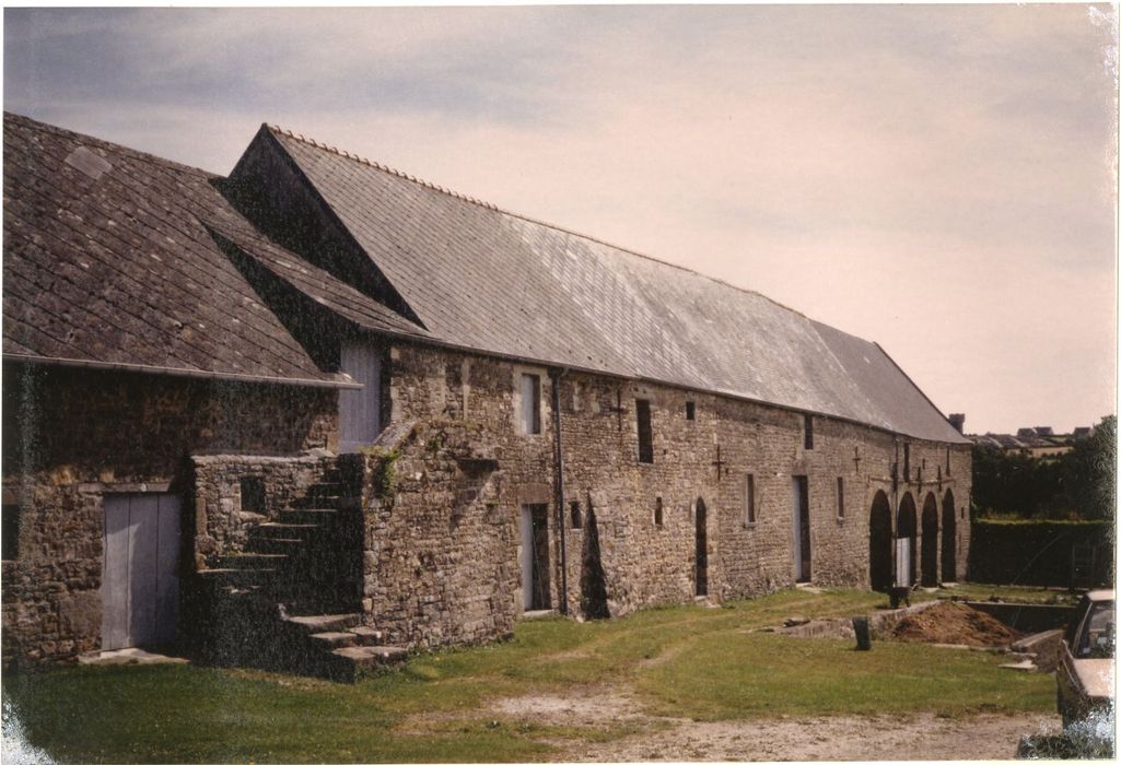 communs est, façade ouest